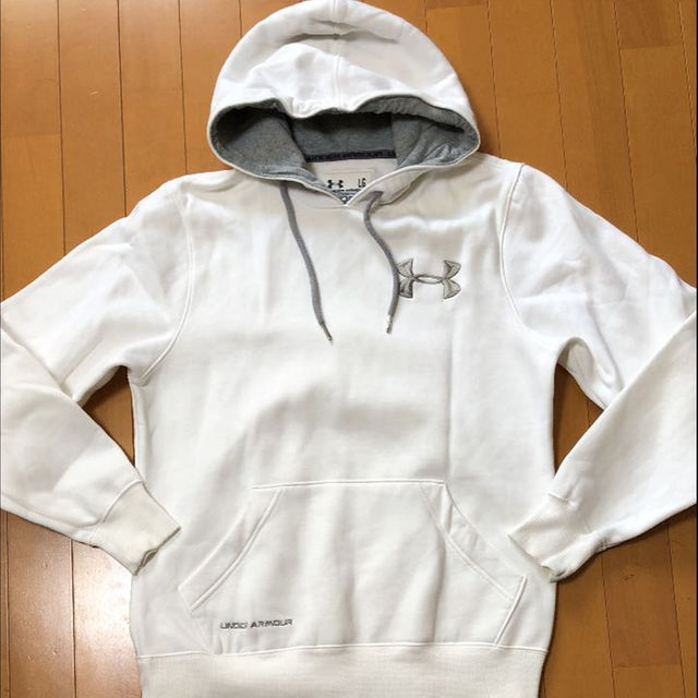 UNDER ARMOUR - アンダーアーマー 白 パーカー Lの通販 by UNDER ARMOUR - アンダーアーマー 白 パーカー Lの通販 by