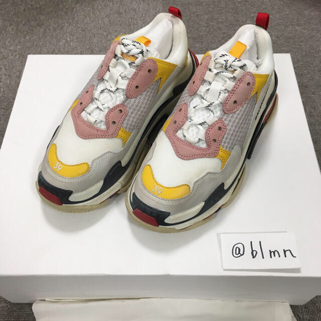 Balenciaga(バレンシアガ)の最安 39 BALENCIAGA Triple S cream yellow メンズの靴/シューズ(スニーカー)の商品写真