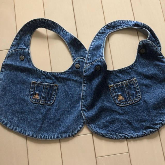 babyGAP(ベビーギャップ)のデニムスタイ babygap キッズ/ベビー/マタニティのこども用ファッション小物(ベビースタイ/よだれかけ)の商品写真