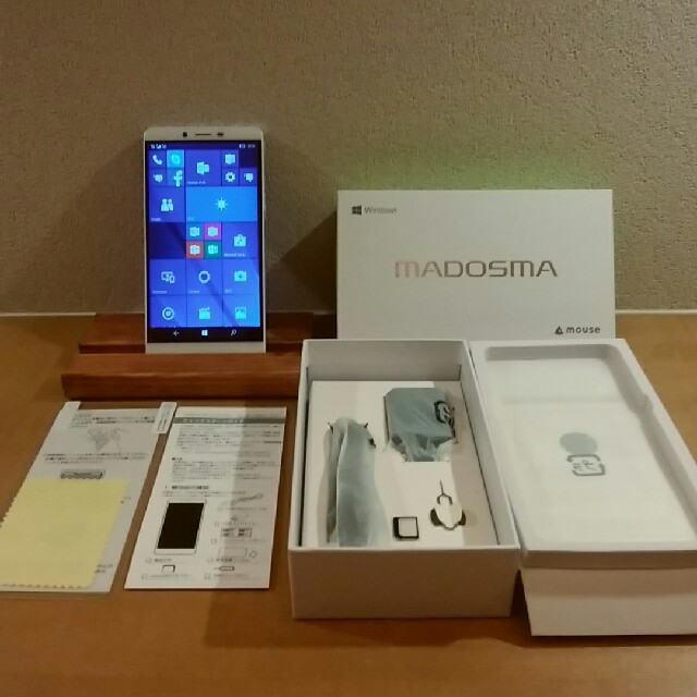 アロ様専用Windows10mobile simフリー madosma q601 スマホ/家電/カメラのスマートフォン/携帯電話(スマートフォン本体)の商品写真