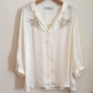 リリーブラウン(Lily Brown)のLilybrown 新品 刺繍襟ブラウス(シャツ/ブラウス(半袖/袖なし))