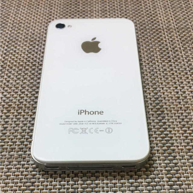 iPhone(アイフォーン)のiPhone4s  au スマホ/家電/カメラのスマートフォン/携帯電話(スマートフォン本体)の商品写真