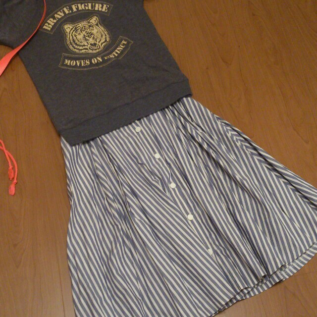 ZARA(ザラ)の美品 ストライプスカート レディースのスカート(ひざ丈スカート)の商品写真