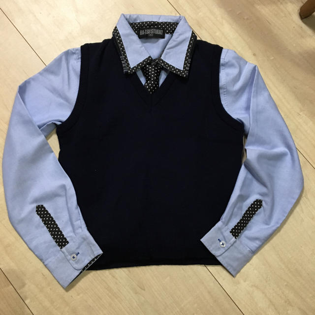 UNIQLO(ユニクロ)の新品✨紺色ベスト  男女兼用   キッズ/ベビー/マタニティのキッズ服男の子用(90cm~)(ニット)の商品写真