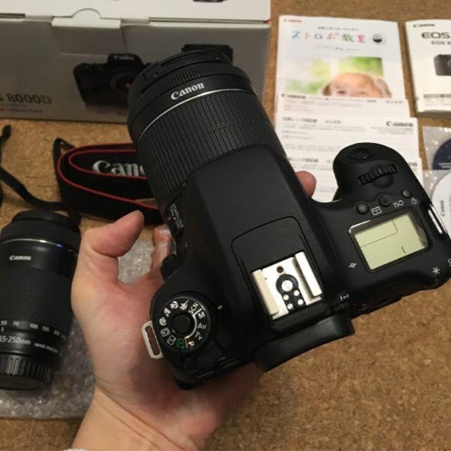 Canon(キヤノン)の【ゆちゃんさん専用】　【美品】　EOS 8000D ダブルズームキット　 スマホ/家電/カメラのカメラ(デジタル一眼)の商品写真