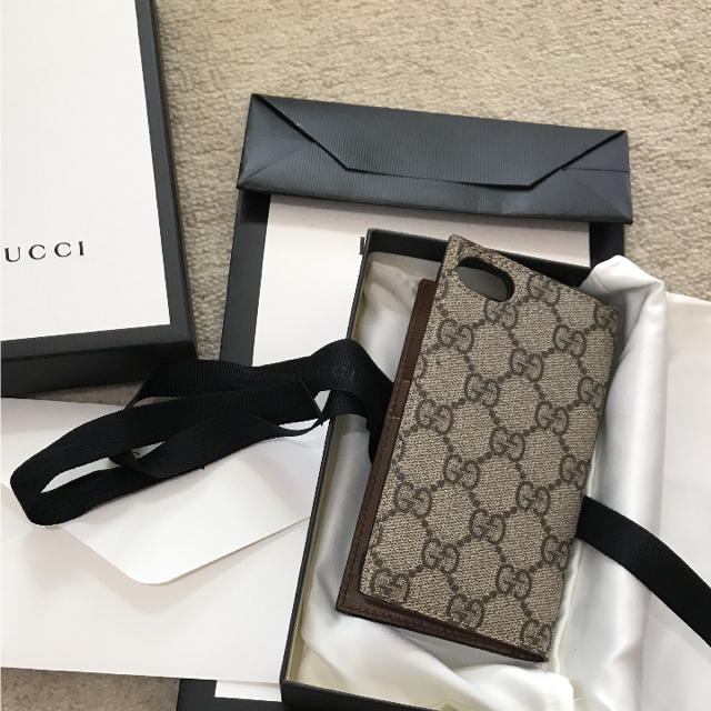 Gucci - グッチ iPhoneカバーの通販 by シッポリーナ's shop｜グッチならラクマ