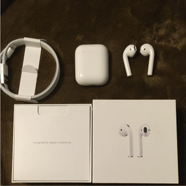 Apple(アップル)のAirPods スマホ/家電/カメラのオーディオ機器(ヘッドフォン/イヤフォン)の商品写真