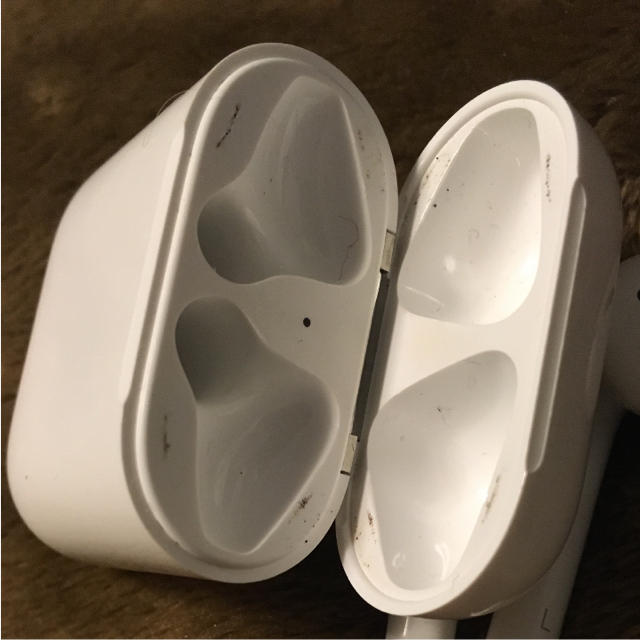 Apple(アップル)のAirPods スマホ/家電/カメラのオーディオ機器(ヘッドフォン/イヤフォン)の商品写真