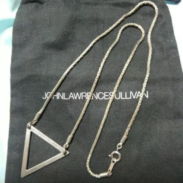 JOHN LAWRENCE SULLIVAN(ジョンローレンスサリバン)のJohn Lawrence Sullivan トライアングルネックレス メンズのアクセサリー(ネックレス)の商品写真