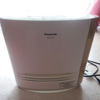 パナソニック(Panasonic)のルッコラ様専用☆ 加湿機能付きセラミックファンヒーター  (ファンヒーター)