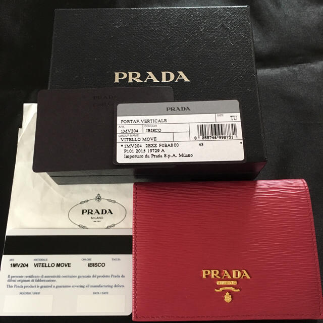 PRADA  美品 二つ折り コンパクト財布