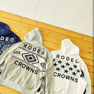 ロデオクラウンズワイドボウル(RODEO CROWNS WIDE BOWL)の売約済み。RCWB ホワイトとグレー ノべルティTシャツ無料進呈(パーカー)