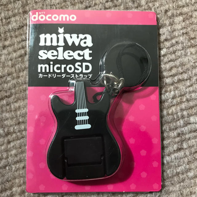 NTTdocomo(エヌティティドコモ)のmiwa microSDカードリーダーストラップ スマホ/家電/カメラのPC/タブレット(PC周辺機器)の商品写真