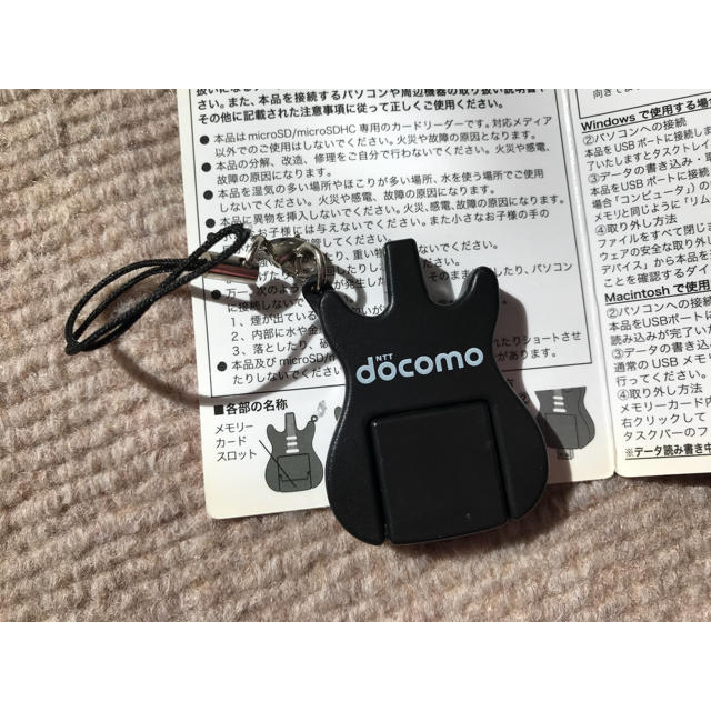 NTTdocomo(エヌティティドコモ)のmiwa microSDカードリーダーストラップ スマホ/家電/カメラのPC/タブレット(PC周辺機器)の商品写真