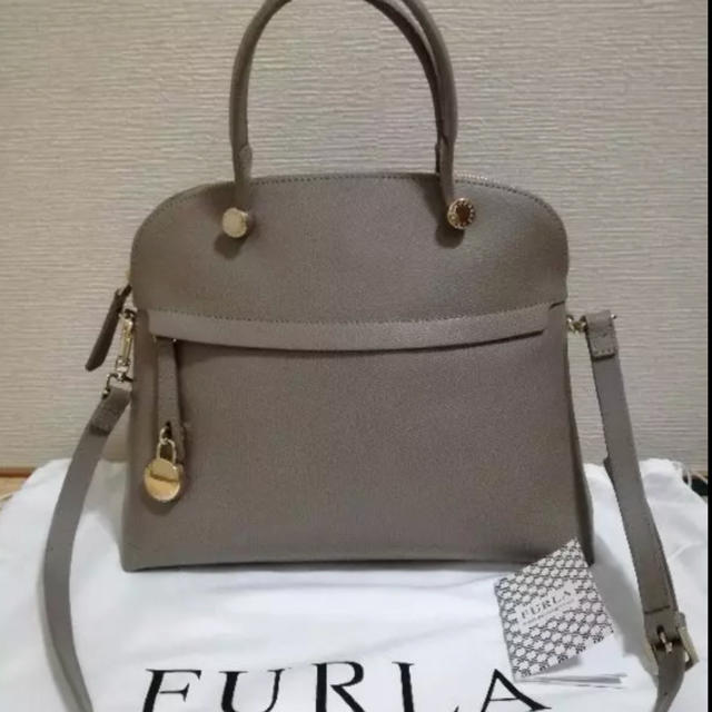 3月9日まで フルラ FURLA Mサイズ パイパー グレージュ バッグ