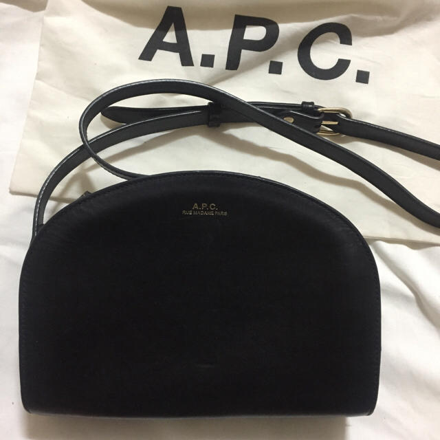 A.P.C ハーフムーンバッグ 黒 ブラック APC