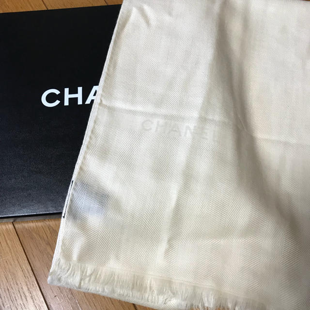 CHANEL(シャネル)の【未使用品】シャネルストール レディースのファッション小物(ストール/パシュミナ)の商品写真