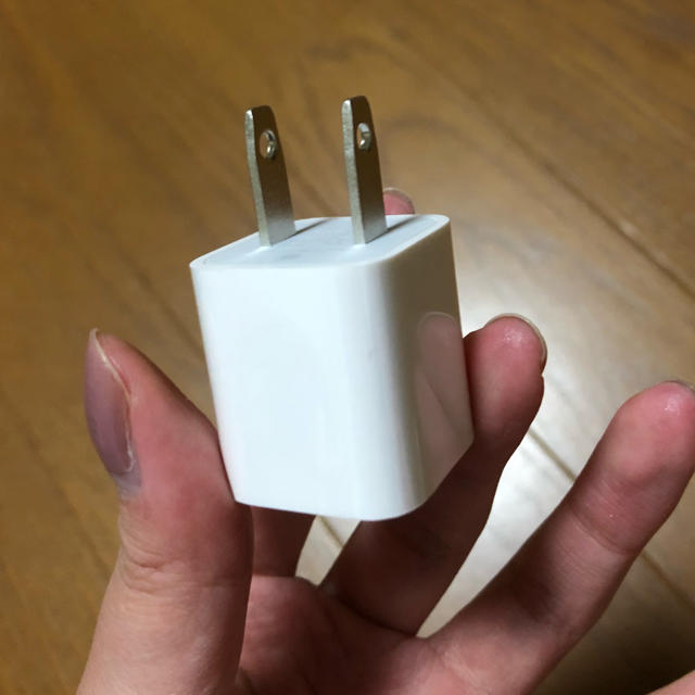 iPhone(アイフォーン)の新品未使用♡iPhone 純正、正規品 充電アダプタ スマホ/家電/カメラのスマートフォン/携帯電話(バッテリー/充電器)の商品写真