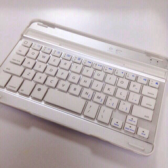 iPad miniキーボードケース☆ スマホ/家電/カメラのスマホアクセサリー(モバイルケース/カバー)の商品写真