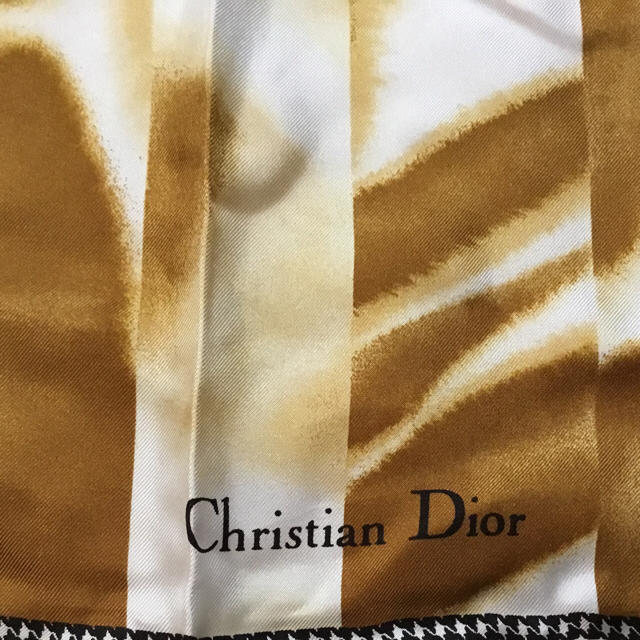 Christian Dior(クリスチャンディオール)のChristian Diorスカーフ ブラウン アニマル柄 レディースのファッション小物(バンダナ/スカーフ)の商品写真