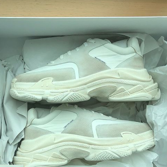 Balenciaga(バレンシアガ)の確実正規品 balenciaga 18ss triple s white メンズの靴/シューズ(スニーカー)の商品写真