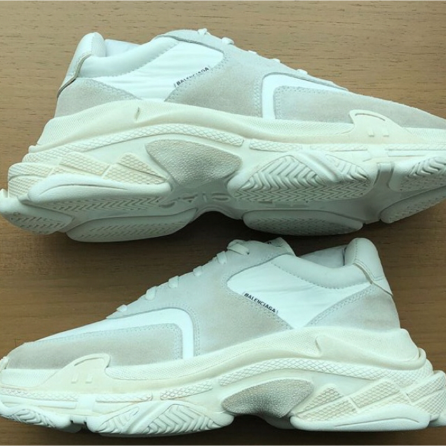 Balenciaga(バレンシアガ)の確実正規品 balenciaga 18ss triple s white メンズの靴/シューズ(スニーカー)の商品写真