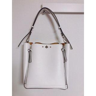 ザラ(ZARA)のZARA ホワイトレザー ショルダーバッグ(ショルダーバッグ)