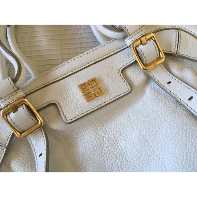 ☆GIVENCHY☆ジバンシー☆レザーバッグ ショルダーバッグ ホワイト ☆GIVENCHY☆ジバンシー☆レザーバッグ ショルダーバッグ ホワイト