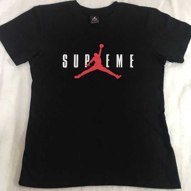 Supreme Tシャツ