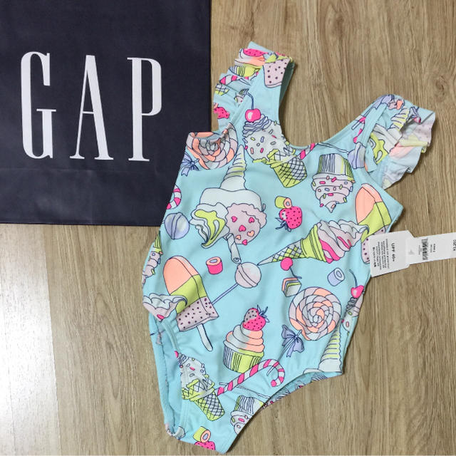 babyGAP(ベビーギャップ)のベビーギャップ 水着 アイスクリーム 110 キッズ/ベビー/マタニティのキッズ服女の子用(90cm~)(水着)の商品写真