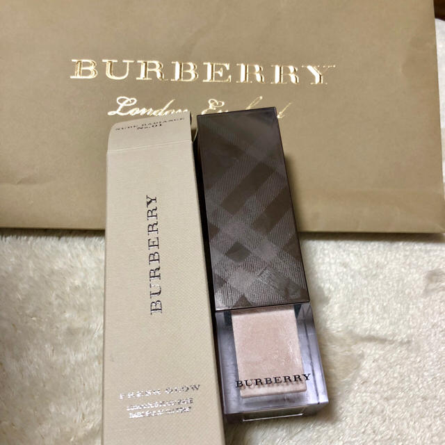 BURBERRY(バーバリー)のバーバリー下地01 フレッシュグロウルミナスフルイドベース コスメ/美容のベースメイク/化粧品(化粧下地)の商品写真