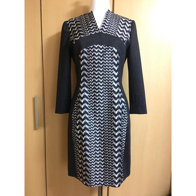 ANTONIO BERARDI(アントニオベラルディ)の美品/BERARDI/タイトワンピース/size0/美ライン/silk レディースのワンピース(ひざ丈ワンピース)の商品写真