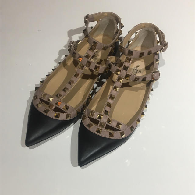 VALENTINO(ヴァレンティノ)のpekomaru様専用❣️VALENTINO ロックスタッズ フラットシューズ レディースの靴/シューズ(バレエシューズ)の商品写真