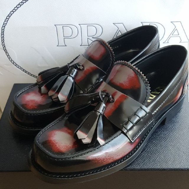 PRADA(プラダ)の【レア】PRADA タッセル ローファー メンズの靴/シューズ(スリッポン/モカシン)の商品写真