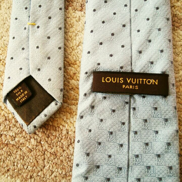 LOUIS VUITTON(ルイヴィトン)のLOUIS VUITTON（ルイヴィトン）シルクネクタイ ライトブルー ドット柄 メンズのファッション小物(ネクタイ)の商品写真