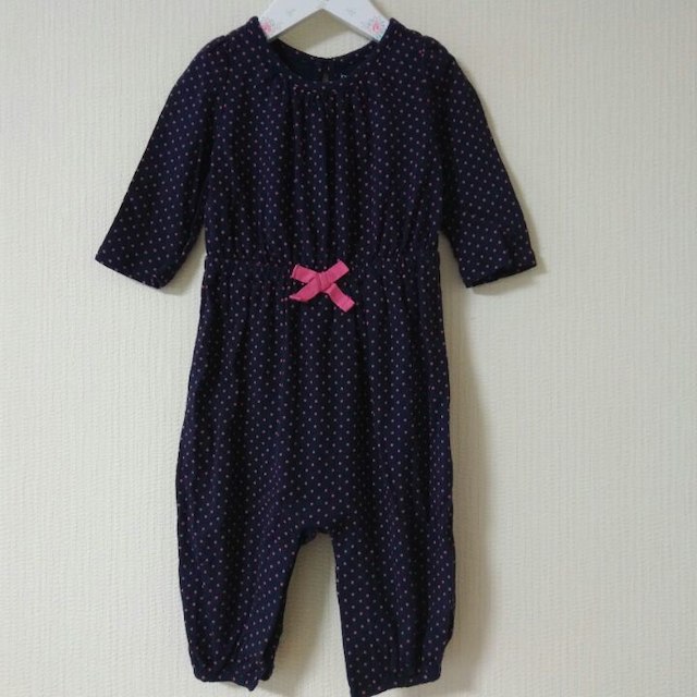 babyGAP(ベビーギャップ)のGAP 60 ネイビー×ピンクドット カバーオール キッズ/ベビー/マタニティのベビー服(~85cm)(カバーオール)の商品写真