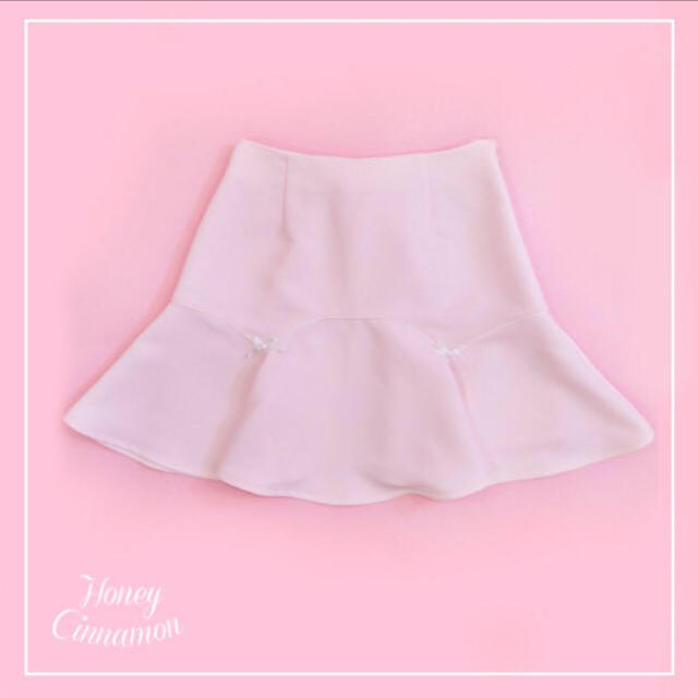 Honey Cinnamon(ハニーシナモン)の専用！【新品タグ付】HoneyCinnamon配色パイピング裾フレアスカート レディースのスカート(ミニスカート)の商品写真