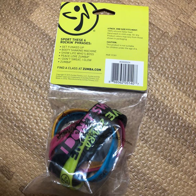 Zumba(ズンバ)のzumba ズンバ  ブレスレット6pk 袋 レディースのファッション小物(その他)の商品写真