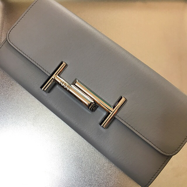 TOD'S(トッズ)のTOD’Ｓ  トッズ 新品 美品 財布 長財布 グレー 箱つき レディースのファッション小物(財布)の商品写真