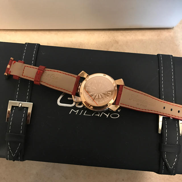 GaGa MILANO(ガガミラノ)の新品未使用 【ガガミラノ】腕時計 赤 ピンク メンズ レディース 送料無料 レディースのファッション小物(腕時計)の商品写真