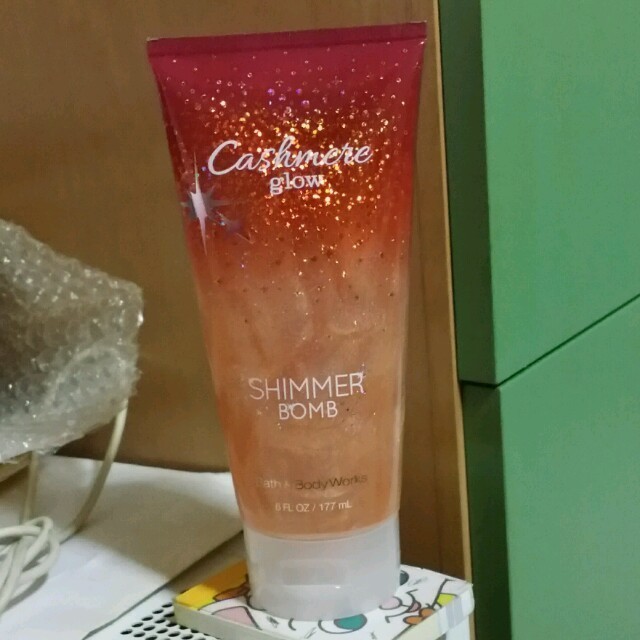 Bath & Body Works(バスアンドボディーワークス)のラメ入りボディクリーム コスメ/美容のボディケア(その他)の商品写真