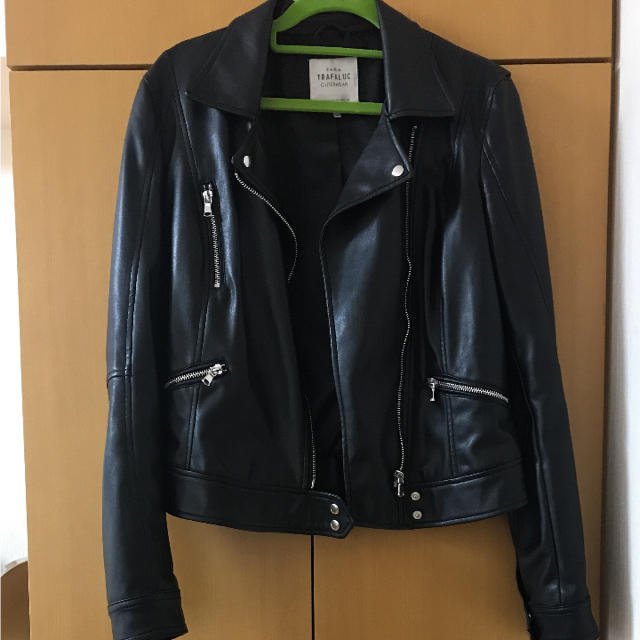 ZARA(ザラ)のZARA 黒ライダースジャケット レディースのジャケット/アウター(ライダースジャケット)の商品写真