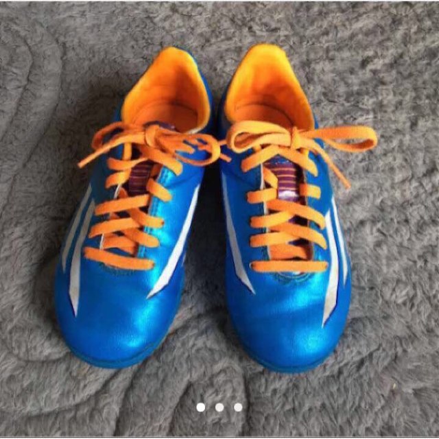 adidas(アディダス)のアディダス サッカー トレーニングシューズ  18㎝ スポーツ/アウトドアのサッカー/フットサル(その他)の商品写真