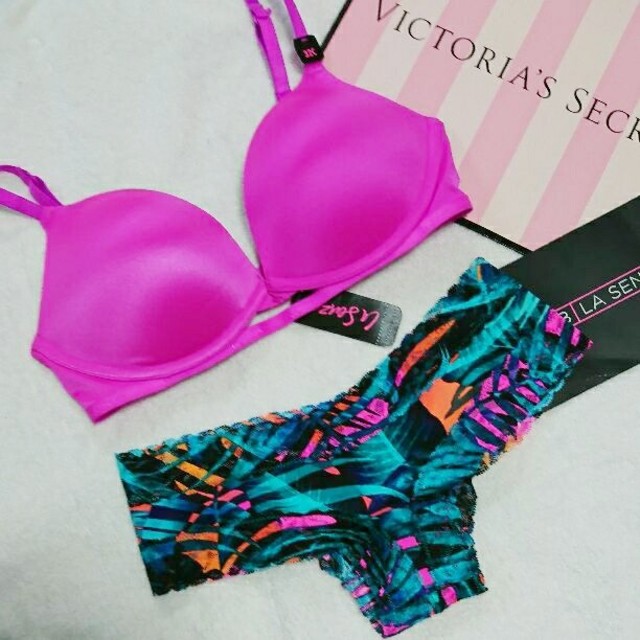 Victoria's Secret(ヴィクトリアズシークレット)の【32C/XS】Lasenzaヴィクシー ノンワイヤーブラセット レディースの下着/アンダーウェア(ブラ&ショーツセット)の商品写真