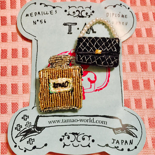 tamao(タマオ)のtamao★ハンドメイド刺繍ブローチ レディースのアクセサリー(ブローチ/コサージュ)の商品写真