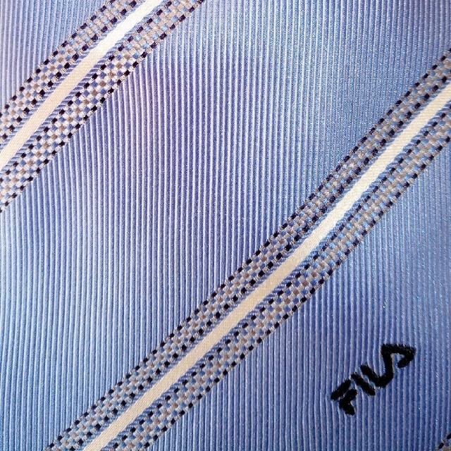 FILA(フィラ)のFILA　新品ネクタイ　水色　シルク100％ メンズのファッション小物(ネクタイ)の商品写真