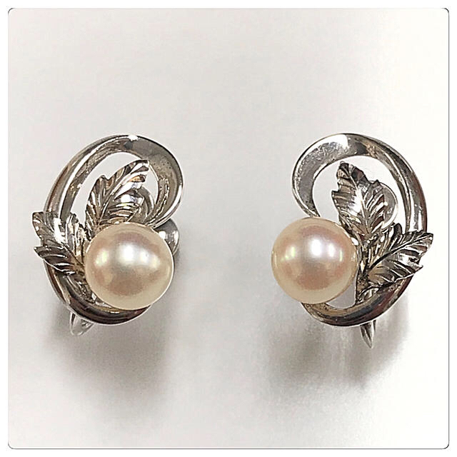 MIKIMOTO(ミキモト)のミキモトあこやパール シルバーリーフデザインイヤリング レディースのアクセサリー(イヤリング)の商品写真