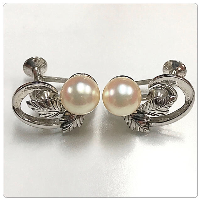 MIKIMOTO(ミキモト)のミキモトあこやパール シルバーリーフデザインイヤリング レディースのアクセサリー(イヤリング)の商品写真