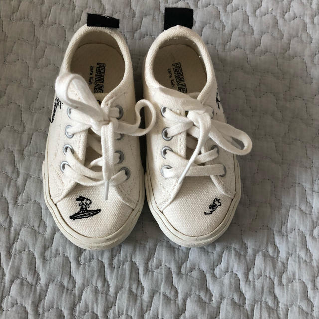 ZARA KIDS(ザラキッズ)のZARA baby スヌーピー スニーカー キッズ/ベビー/マタニティのベビー靴/シューズ(~14cm)(スニーカー)の商品写真