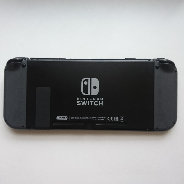 Nintendo Switch(ニンテンドースイッチ)のNintendo switch 本体 グレー エンタメ/ホビーのゲームソフト/ゲーム機本体(家庭用ゲーム機本体)の商品写真